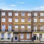 Chic 2Br Flat Near Edgware Road & 6Mins Walk To Marble Arch Station With Free Wi-Fi