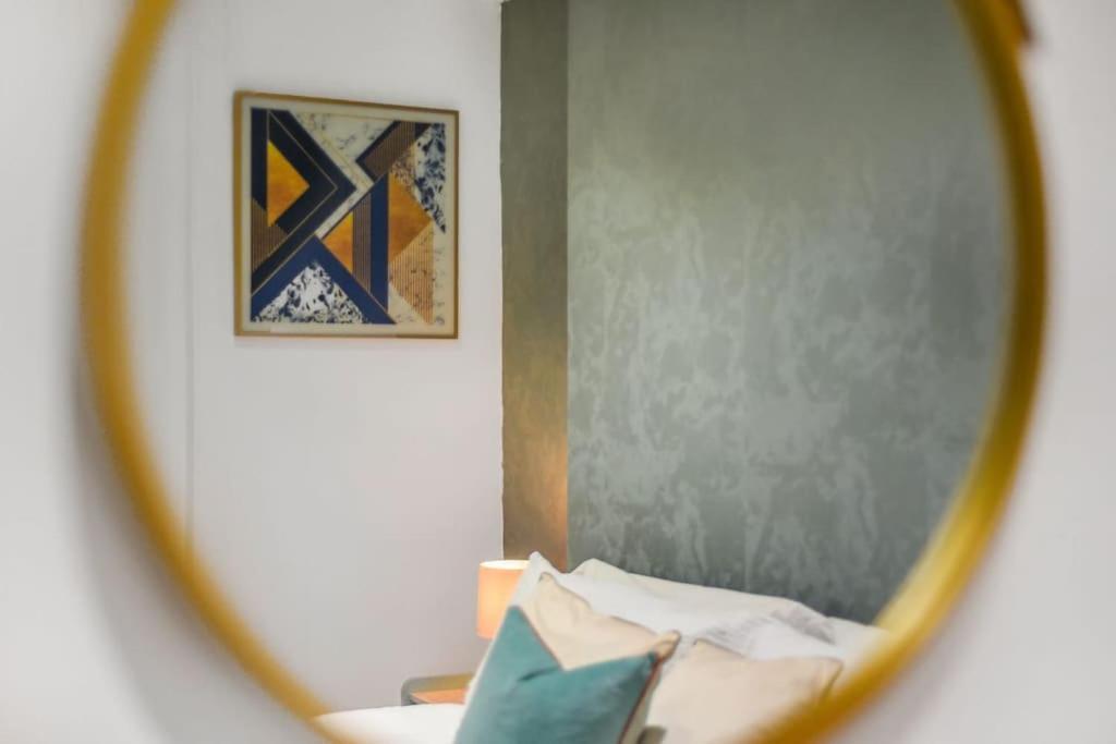 Chic 2Br Flat Near Edgware Road & 6Mins Walk To Marble Arch Station With Free Wi-Fi Apartment *