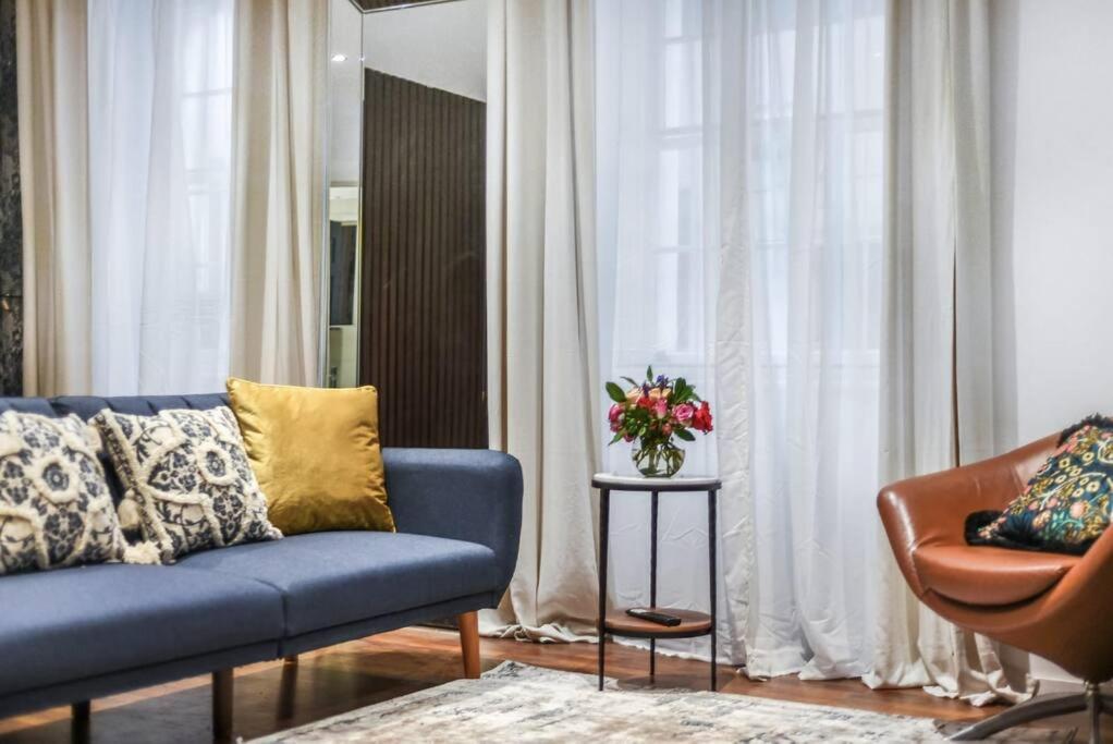 Chic 2Br Flat Near Edgware Road & 6Mins Walk To Marble Arch Station With Free Wi-Fi Apartment